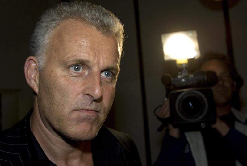 FILE – Dutch crime reporter Peter R. de Vries looks on, prior to attending a live TV show in Amsterdam, Netherlands, Thursday Jan. 31, 2008. Prosecutors say that two suspects in the slaying a year ago of Dutch crime reporter Peter R. de Vries have been arrested overseas, a day after the suspected “director” of the shocking killing was detained. The national prosecutor’s office said Tuesday, July 5, 2022 that a 27-year-old man was arrested on the former Dutch Caribbean colony of Curaçao and a 26-year-old man was detained in Spain. (AP Photo/Peter Dejong, File)