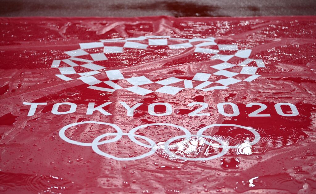 Tokyo 2020 Olympics – Athletics – OLS – Olympic Stadium, Tokyo, Japan – July 30, 2021. General view of rainy weather conditions and the Tokyo 2020 Olympics logo seen inside the stadium REUTERS/Dylan Martinez
