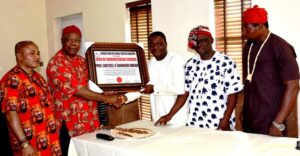 APGA Presidential candidatem Prof. Peter Umeadi (2nd left) receiving the Icon of Humanitarian Service Award from the Convener, Coalition of Igbo Youth Groups, Paschal Onyekamba, while others watch