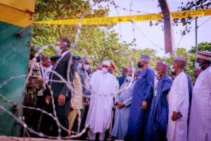 Buhari-visits-Kuje-prison