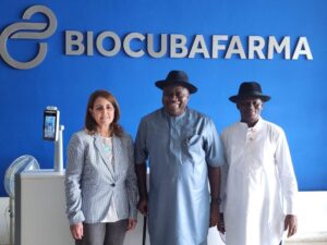 Diri flanked by First Vice- President, BioCuba Farms, Dr Perezi and Amb Okoyen
