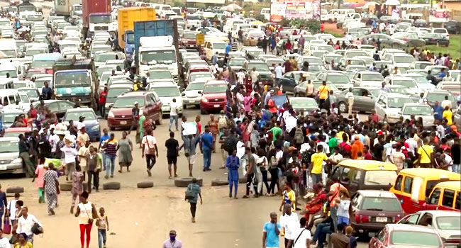 Protesters block Ekehuan Road