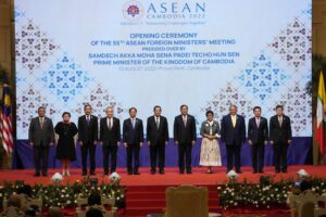 From left to right; Malaysian Foreign Minister Saifuddin Abdullah, Philippines Foreign Affairs acting Undersecretary Theresa Lazaro, Singapore Foreign Minister Vivian Balakrishnan, Thailand’s Foreign Minister Don Pramudwinai, Vietnam Foreign Minister But Thanh Son, Cambodia’s Prime Minister Hun Sen, Cambodia’s Foreign Minister Peak Sokhonn, Indonesia’s Foreign Minister Retno Marsudi, Brunei Second Minister of Foreign Affair Erywan Yusof, Laos Foreign Minister Saleumxay Kommasith, and Secretary-General of ASEAN Lim Jock Hoi poses for a group photograph during the opening for the 55th ASEAN Foreign Ministers’ Meeting (55th AMM) in Phnom Penh, Cambodia, Wednesday, Aug. 3, 2022. (AP Photo/Heng Sinith)