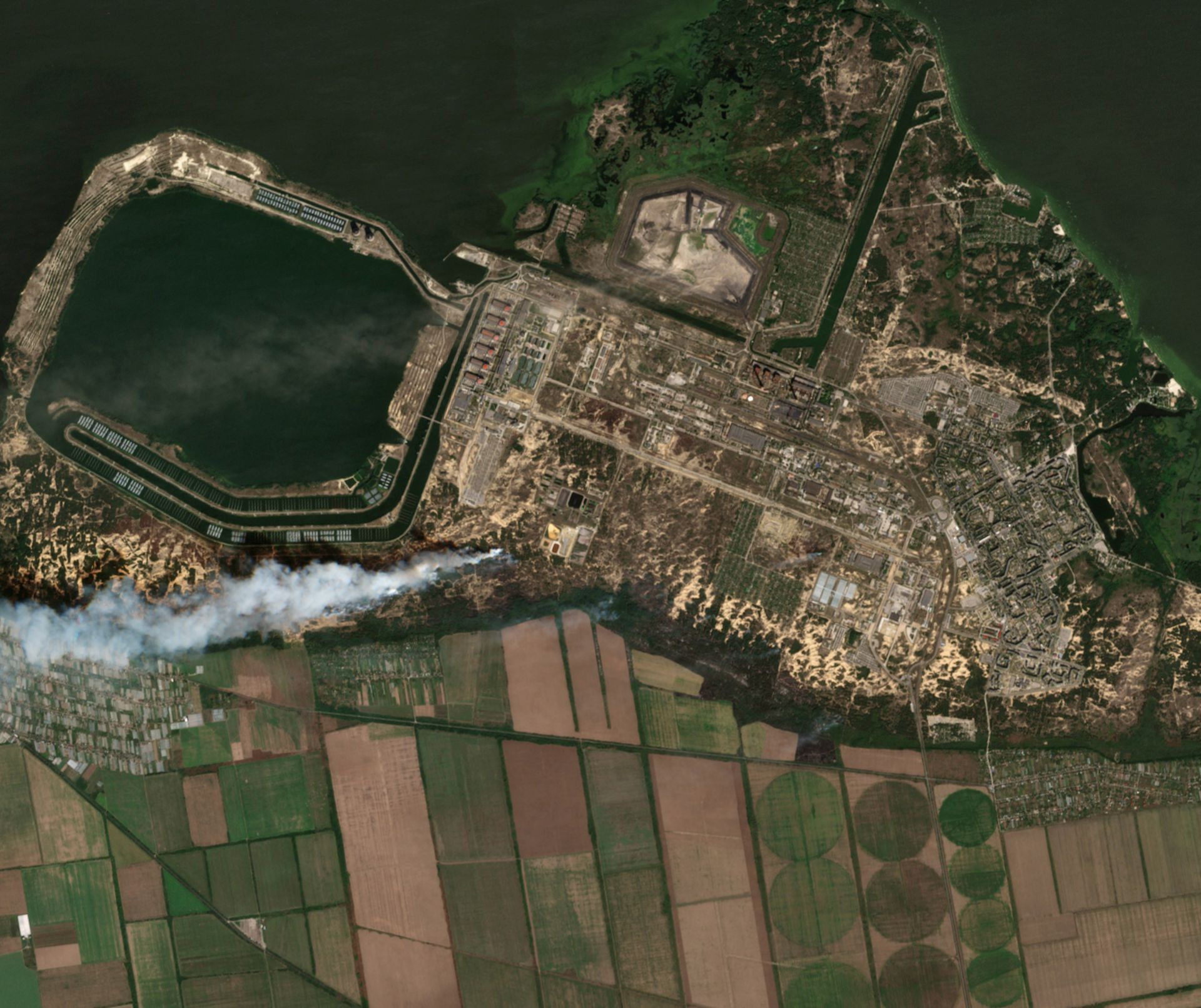 Overview of Zaporizhzhia nuclear power plant and fires, in Enerhodar in Zaporizhzhia region, Ukraine, August 24, 2022. European Union, Copernicus Sentinel-2 imagery/Handout via REUTERS