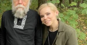 Alexander Dugin (L), Darya Dugina (R)