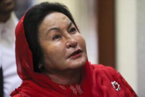 FILE – Rosmah Mansor, wife of former Malaysian Prime Minister Najib Razak, arrives at Kuala Lumpur High Court in Kuala Lumpur, Malaysia, on June 18, 2019. Malaysia’s top court on Saturday, Aug. 27, 2022, condemned as a smear attempt the leaking of what was described as a guilty verdict against Rosmah Mansor, the wife of jailed former Prime Minister Najib Razak, at her trial over alleged bribes for a solar energy project. (AP Photo/Vincent Thian, File)
