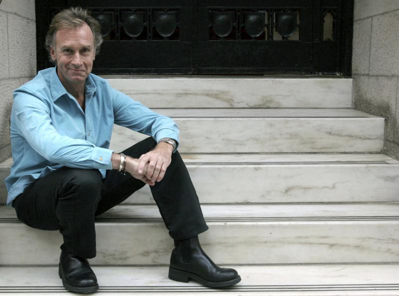 FILE – Author Nicholas Evans poses in New York Sept. 29, 2005. Evans, the British author of the bestselling novel “The Horse Whisperer,” has died at 72. His representatives at United Agents said Evans died “suddenly” on Aug. 9, 2022 following a heart attack. Published in 1995, “The Horse Whisperer” was Evans’ debut novel and sold more than 15 million copies worldwide. The story of a trainer hired to help an injured teenager and her horse back to health was adapted into a Hollywood movie starring Robert Redford as the title character and Scarlett Johansson playing the young rider in her breakout role. (AP Photo/Tina Fineberg, File)
