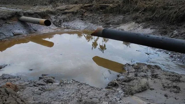 A-vandalised-pipeline