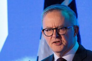 Australian Prime Minister Anthony Albanese speaks at the Sydney Energy Forum in Sydney, Australia July 12, 2022. Brook Mitchell/Pool via REUTERS/File Photo