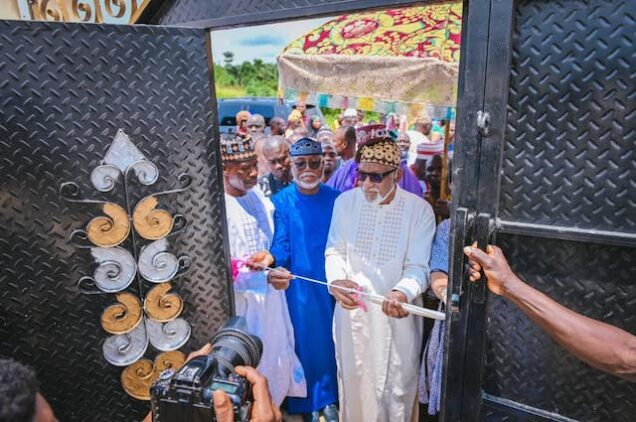 Akeredolu-opens-Albarka-lodge–636×422