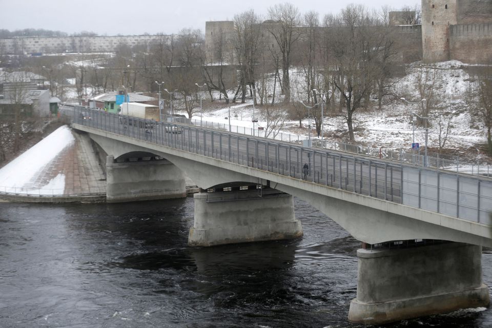 People walk on the bridge over Narva river at the border crossing point with Russia in Narva, Estonia February 16, 2017. Picture taken February 16, 2017. REUTERS/Ints Kalnins/File Photo