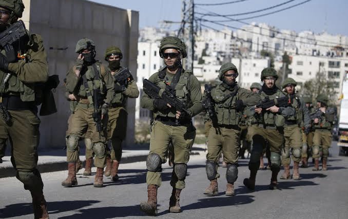 Gaza ceasefire talks between Israel, militants hold, crossings reopen