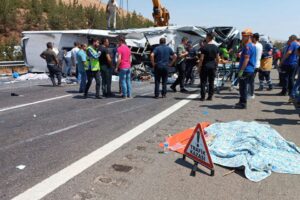 Rescue and emergency responders work at the scene after a bus crash on the highway between Gaziantep and Nizip, Turkey August 20, 2022. Ihlas News Agency via REUTERS