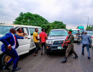 Hoodlums-Attack-Osun-First-Ladys-Convoy-696×541-1