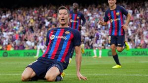 Lewandowski at the double again as FC Barcelona stroll past Valladolidp