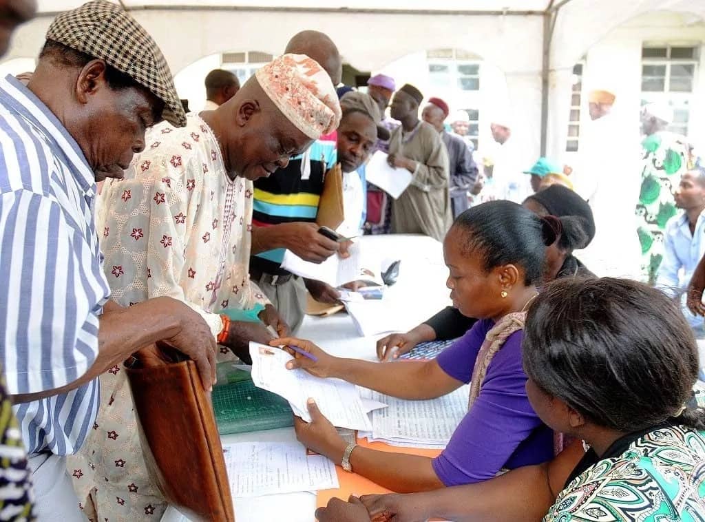 Nigerian-retirees-queuing-up-for-pension-verification-Credit-legit