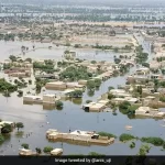 Pakistan rains, floods leave over 900 dead