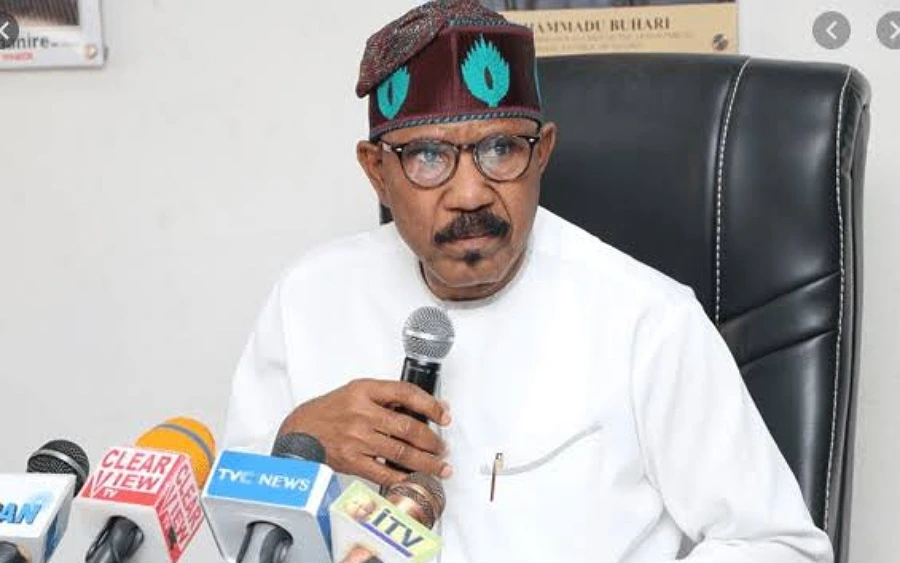 Sen.-Adeleke-Mamora-
