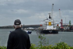 The Panama-flagged bulk carrier ship, the Navi Star arrives at Foynes Port delivering 33,000 tonnes of Ukrainian corn to Ireland after departing Odessa following the formation of the Black Sea Grain Initiative, in Foynes, Ireland August 20, 2022. REUTERS/Clodagh Kilcoyne/File Photo