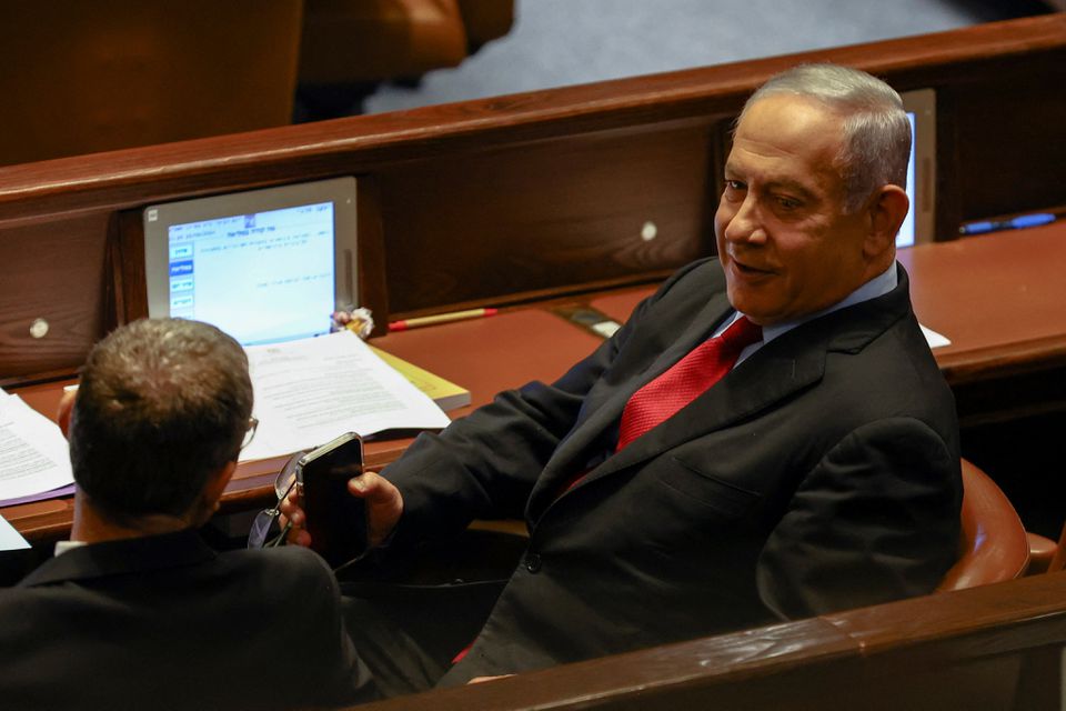 Former Israeli Prime minister Benjamin Netanyahu attends a preliminary reading at the Israeli parliament, the Knesset, of a bill to dissolve the parliament after Prime Minister Naftali Bennett and Foreign Minister Yair Lapid moved to disband their government and hold a snap election, in Jerusalem, June 22, 2022. REUTERS/Ronen Zvulun/File Photo