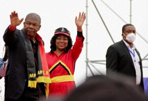 Angola’s president and leader of the ruling MPLA Joao Lourenco and his wife Ana Dias Lourenco wave as they arrive to attend their party’s final rally in Camama, on the outskirts of the capital Luanda, in Angola, August 20, 2022. REUTERS/Lee Bogata