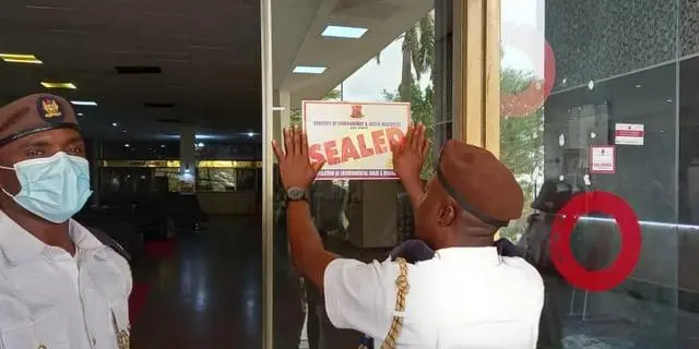sealed-hotel