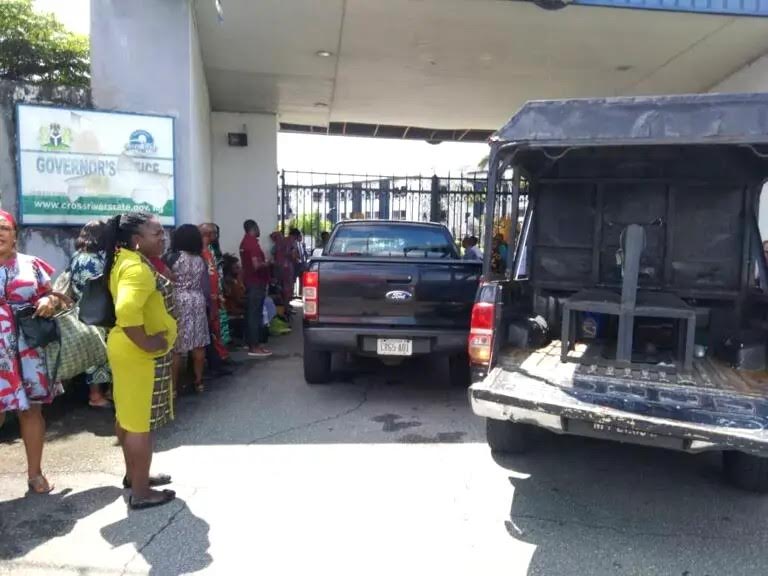 Cross River: Ayade shuts out civil servants for lateness to work