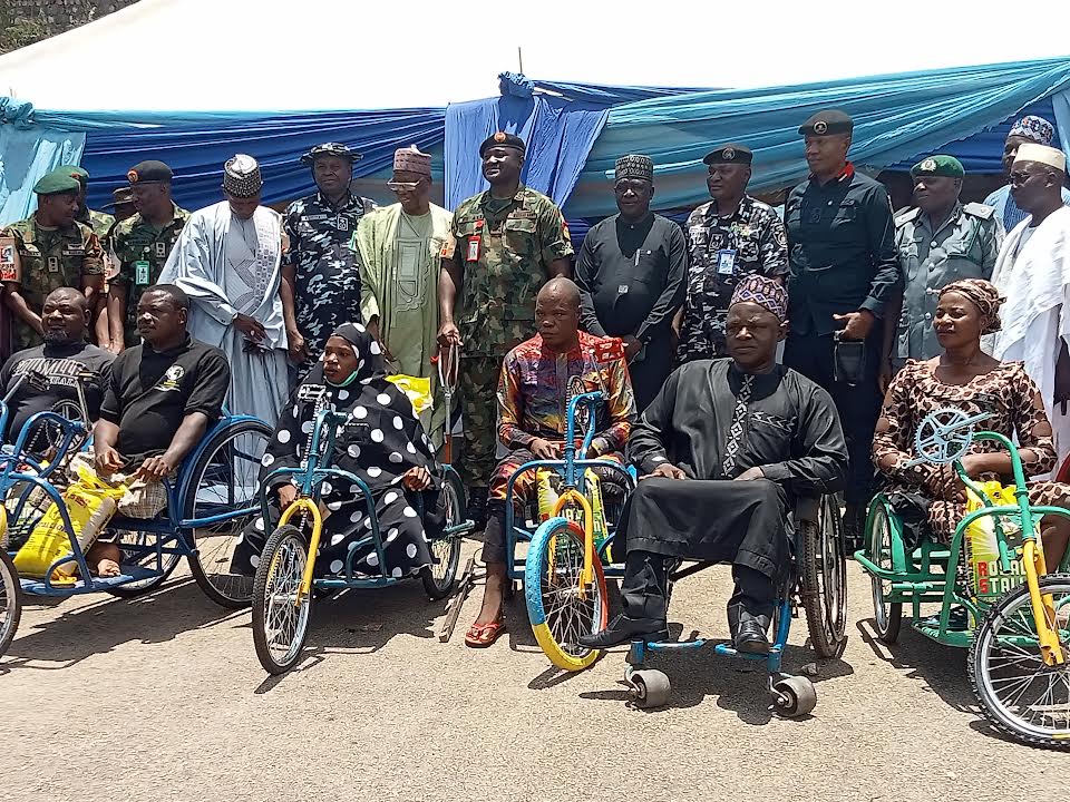 Gen. Ibrahim Ali with physically challenged in Plateau