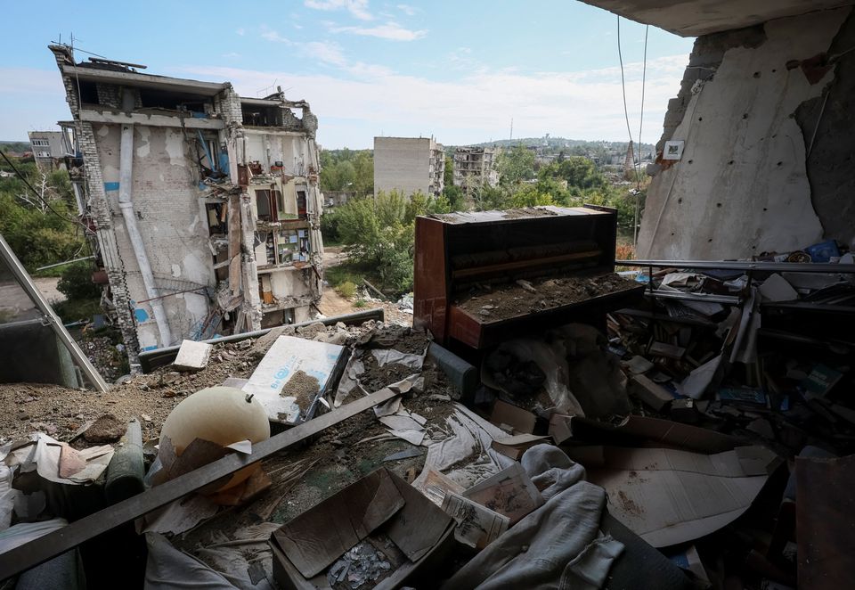 A damaged apartment house is seen, as Russia’s attack on Ukraine continues, in the town of Izium, recently liberated by Ukrainian Armed Forces, in Kharkiv region, Ukraine September 14, 2022. REUTERS/Gleb Garanich