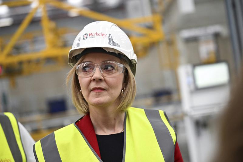 British Prime Minister Liz Truss visits Berkeley Modular, in Northfleet, Kent, Britain, Friday, Sept. 23, 2022. (Dylan Martinez/Pool Photo via AP)
