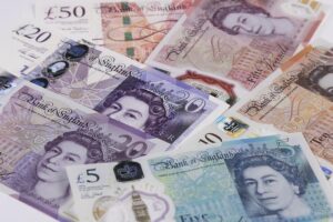 British-central-bank-says-bills-with-Queen-Elizabeth-IIs-image-still-legal-tender