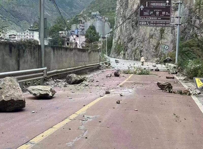 In this photo provided by China’s Xinhua News Agency, fallen rocks are seen on a road near Lengqi Town in Luding County of southwest China’s Sichuan Province Monday, Sept. 5, 2022. A strong earthquake killed multiple people, triggered landslides and shook residents in a major city under lockdown in southwestern China on Monday, state media reported.(Xinhua via AP)