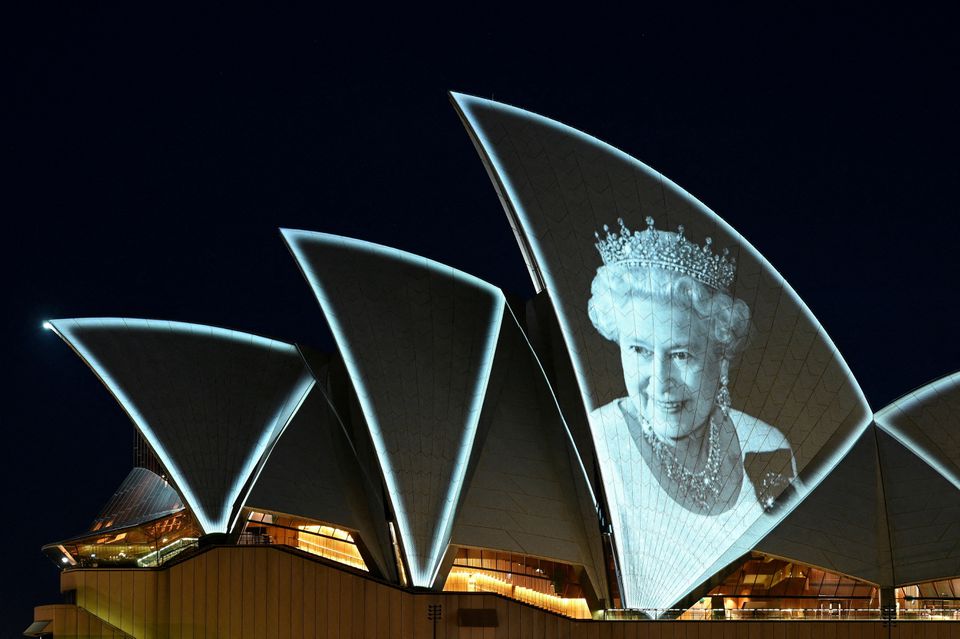 An image of Britain’s Queen Elizabeth is illuminated on the sail of Sydney Opera House, following the Queen’s passing, in Sydney, Australia, September 9, 2022. REUTERS/Jaimi Joy