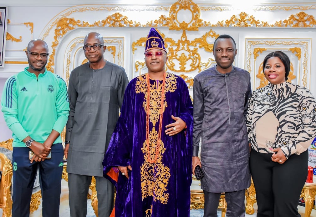 From left: Mutiu Adepoju, Segun Odegbami, Oluwo of Iwo, Oba Abdurosheed Akanbi, Engr. Lanre Adeleke and his wife