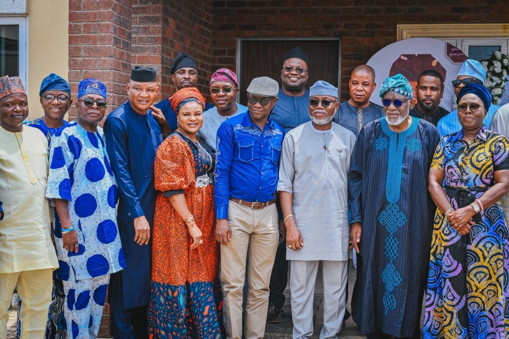Governor Oluwarotimi Akeredolu, SAN, (second left) his wife, Betty Anyanwu Akeredolu (left) with members of the Ondo State executive council, led by the deputy Governor, Lucky Aiyedatiwa, during a condolence visit to the governor in Ibadan, Oyo State on Saturday