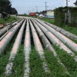 A girl walks on a gas pipeline running through Okrika community near Nigeria’s oil hub city of Port Harcourt December 4, 2012. REUTERS/Akintunde Akinleye/File Photo