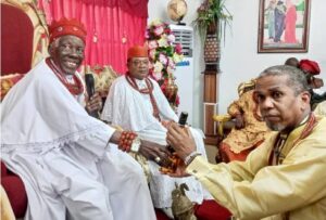 Ohworode-of-Olomu-Kingdom-praying-for-Okakuro-Ede-Dafinone