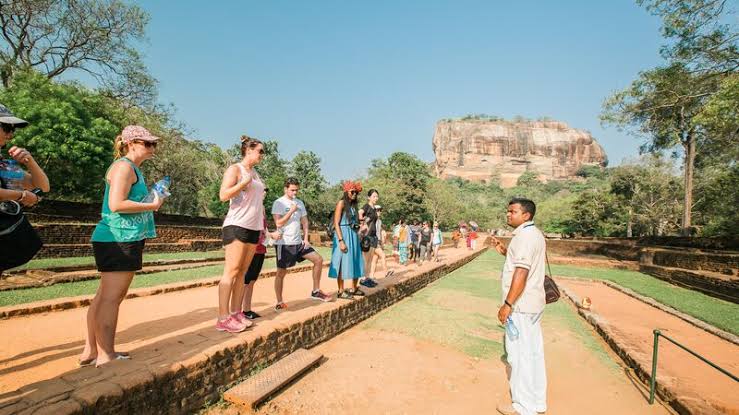 Sri-Lanka-tourists