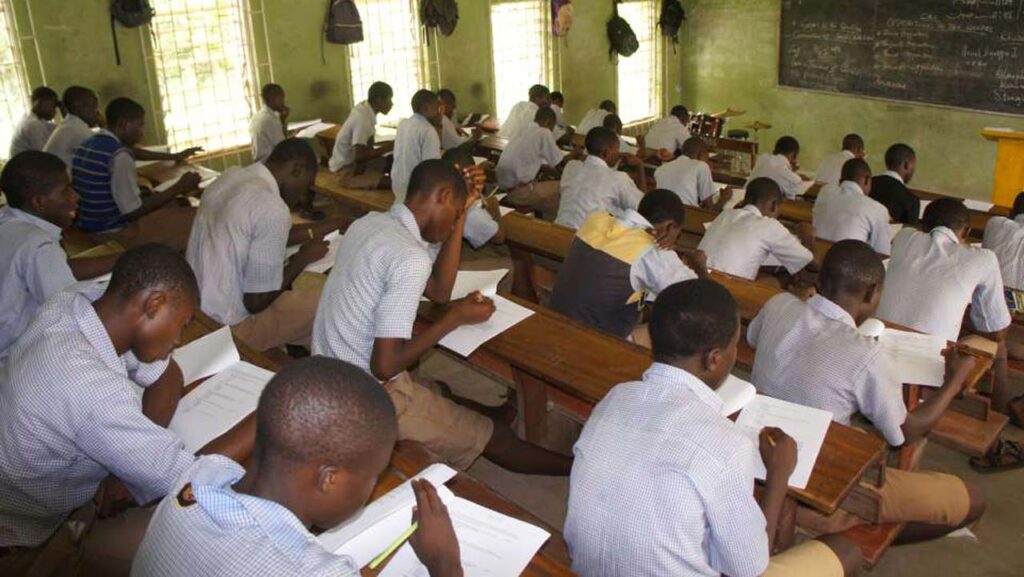 Students-in-a-classroom-in-a-Nigerian-school