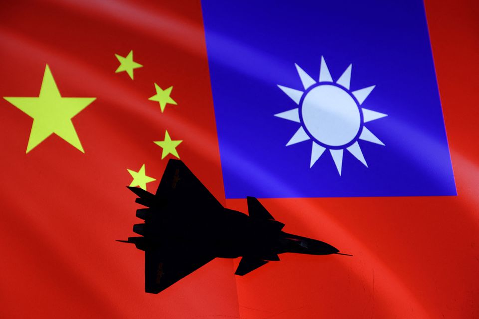 Airplane is seen in front of Chinese and Taiwanese flags in this illustration, August 6, 2022. REUTERS/Dado Ruvic/Illustration