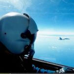 pilot-angkatan-udara-china-menerbangkan-jet-tempur-saat-latihan-militer-besar-besaran-di-sekitar-taiwan_43