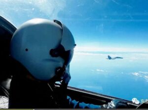 pilot-angkatan-udara-china-menerbangkan-jet-tempur-saat-latihan-militer-besar-besaran-di-sekitar-taiwan_43