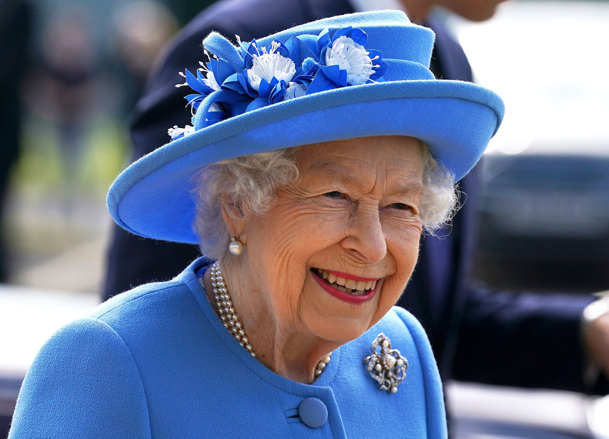 queen-elizabeth-ii-visits-scotland-82422-3db9ba28b4dc4bdf911eb42bae3a447b