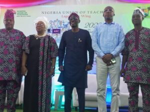 Governor Sanwo-Olu (middle), commissioner for education, Folasade Adefisayo (2nd right), NUT chairman, Akintoye Hassan (left) and special adviser on education, Tokunbo Wahab at the event