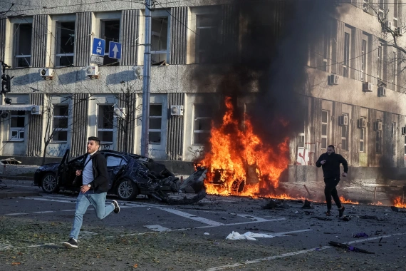 2022-10-10T071033Z_1392785884_RC26YW971XNJ_RTRMADP_3_UKRAINE-CRISIS-KYIV-BLAST-1