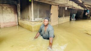 Flooding in Nigeria’s Bayelsa state has forced people to wade through waist-high water (Nimi Princewill/CNN)