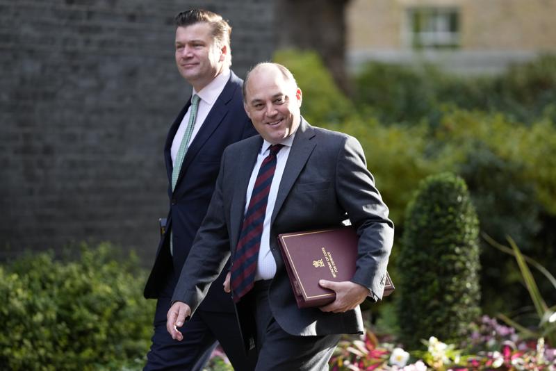 Britain’s Defence Secretary Ben Wallace, front, arrives in Downing Street in London, Wednesday, Sept. 7, 2022 for the first cabinet meeting since Liz Truss was installed as British Prime Minister a day earlier. (AP Photo/Frank Augstein)