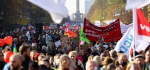 806×378-thousands-of-people-protest-against-german-energy-policy-1666651538055