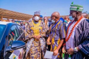 Fayemi-presents-a-car-to-the-best-secondary-school-teacher-636×424