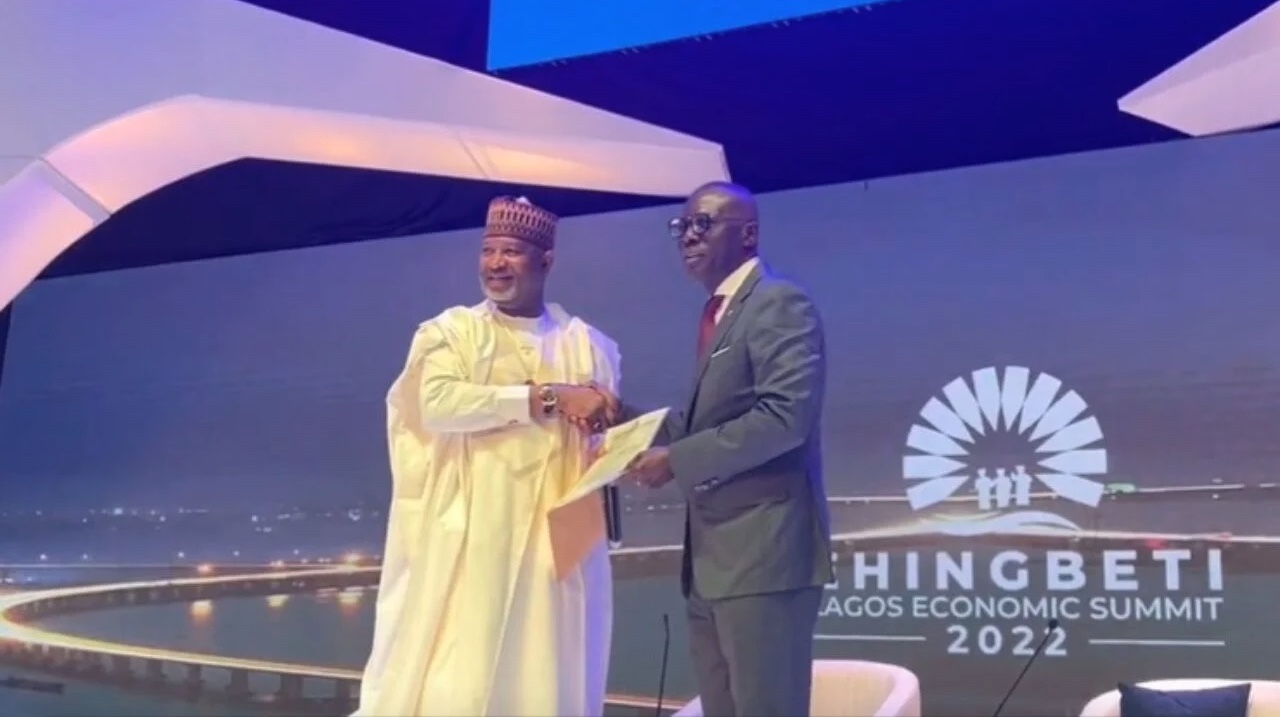 Minister of Aviation Hadi Sirika (L), Lagos Governor Babajide Sanwo-Olu (R)